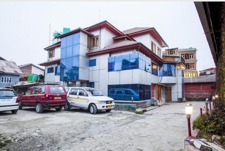 Butterfly Hotel Srīnagar Exterior foto
